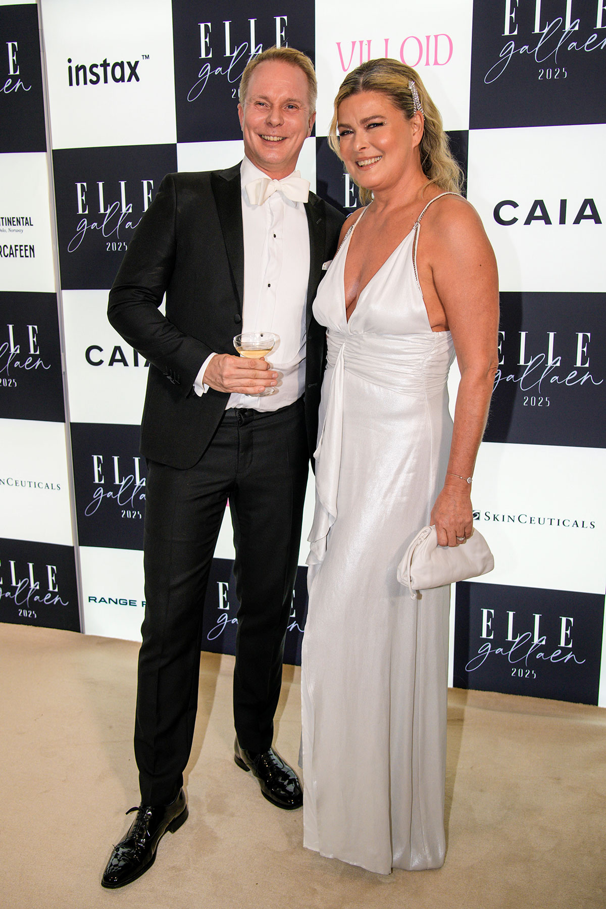 Petter Pilgaard og Vendela Kirsebom på rød løper før Elle-gallaen 2025 på Theatercafeen.