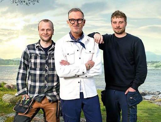 Halvor Bakke med snekkerduoen Rune Strandenes og Isak Dreyer. 