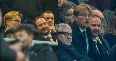 Prins Sverre Magnus og kronprins Haakon under VM-kvalifiseringskampen i fotball mellom Norge og Italia på San Siro.