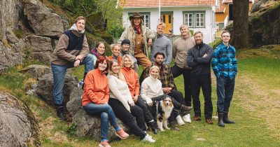 Kim Kolstad, Henriette Lien, Fritz Aanes, Trude Vasstrand, Stinius Maurstad, Heidi Røneid, Jonas Lihaug Fredriksen, Karsten Blomvik, Victoria Frostmann Skau, Peder Christopher Braastad, Kristine Arntzen, Sondre Sundby og Mari Maurstad deltar i Farmen kjendis.