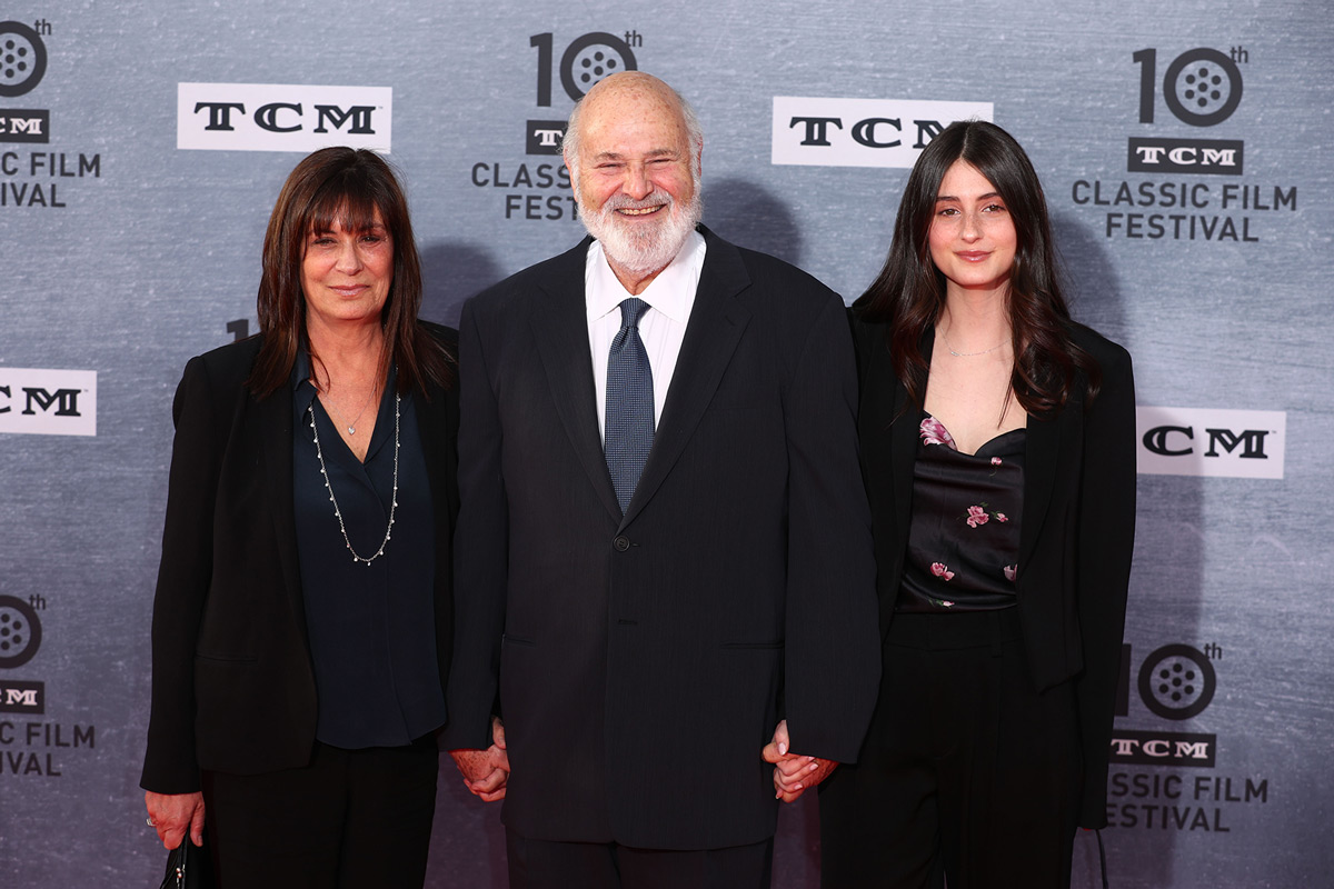 Rob Reiner, kona Michele Singer og datteren Rony Reiner deltar på åpningsgallaen for TCM Classic Film Festival 2019 og 30-årsjubileumsvisningen av «When Harry Met Sally».