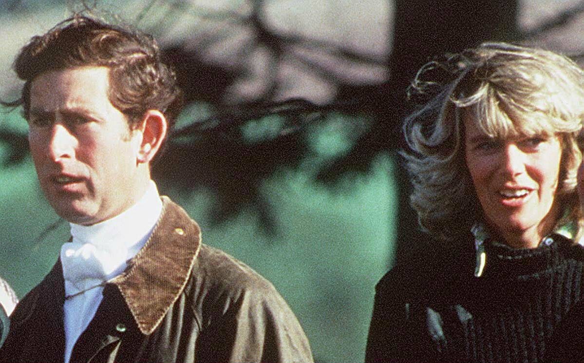 Kong Charles og dronning Camilla i yngre dager. 