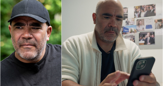 Johan Golden på kontoret foran oppslagstavlen med bilder av blant annet Mark Zuckerberg.