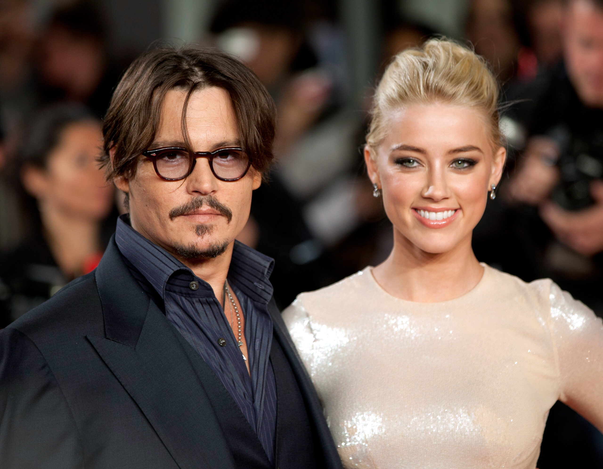 Johnny Depp og Amber Heard deltar på den europeiske premieren av «The Rum Diary» på Odeon Kensington i London.