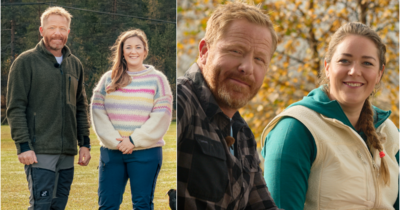 Maren Teien Rørvik og Fredrik Steen hjelper deltakerne med hundene sine i Fra bølle til bestevenn.