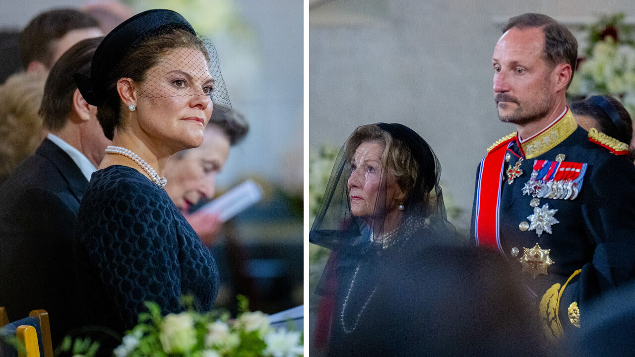 Kronprinsesse Victoria i sørgedrakt, kronprins Haakon i uniform ved siden av dronning Sonja med slør