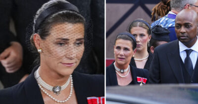 Prinsesse Märtha Louise av Norge i sorgeveil og perlekjede deltar i begravelsen til kong Harald, omgitt av andre sørgende i den norske kongefamilien.