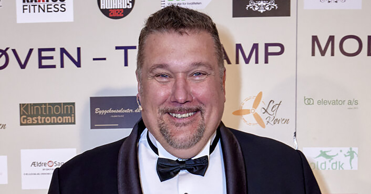 Amin Jensen Med Gl delig Afsl ring Jeg Har F et En Ny K reste
