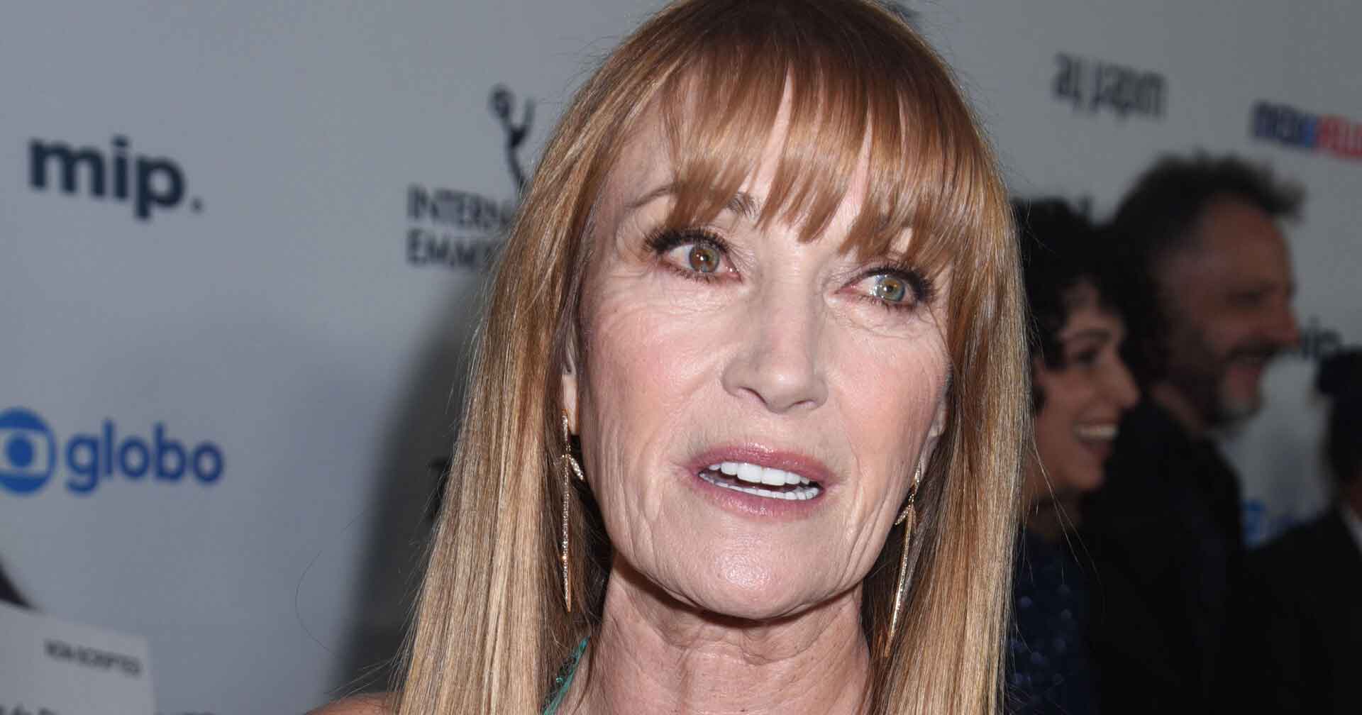 Jane Seymour er blevet evakueret fra sit hjem på grund af en naturbrand.