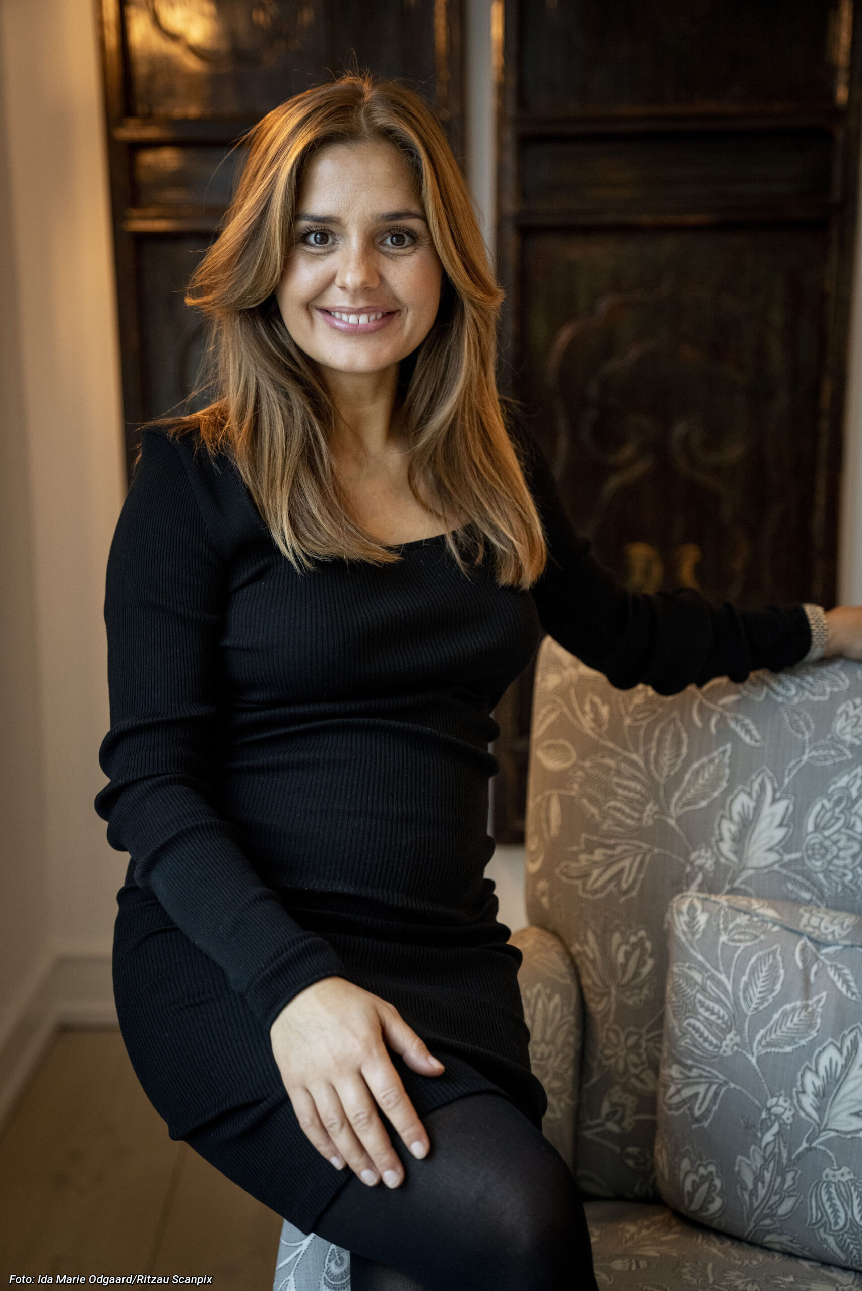 Stephania Potalivo Med Dejlig Afsl ring Vi Venter En Pige