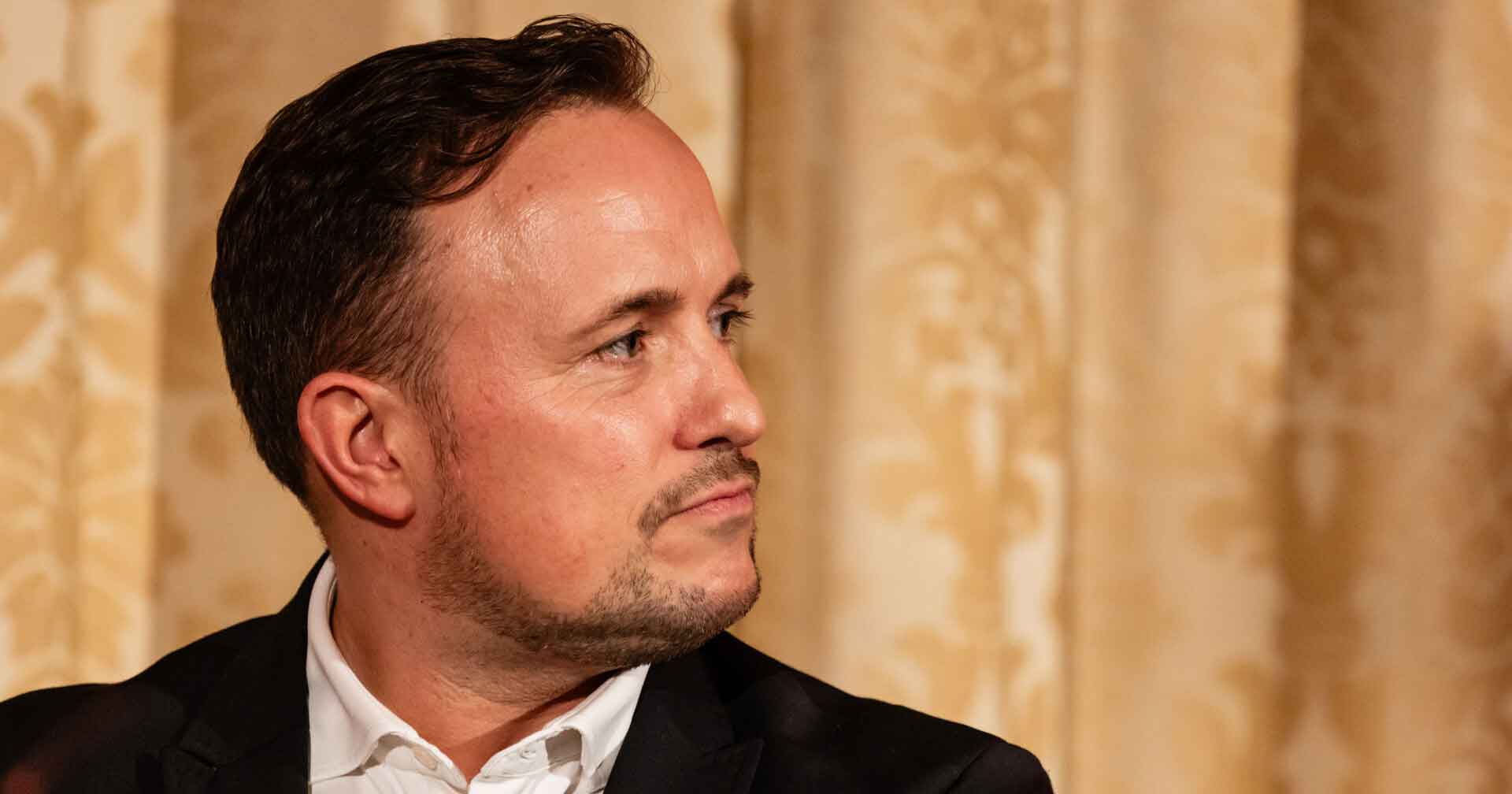 Thomas Evers Poulsen fortæller, at hans far er flyttet på plejehjem.