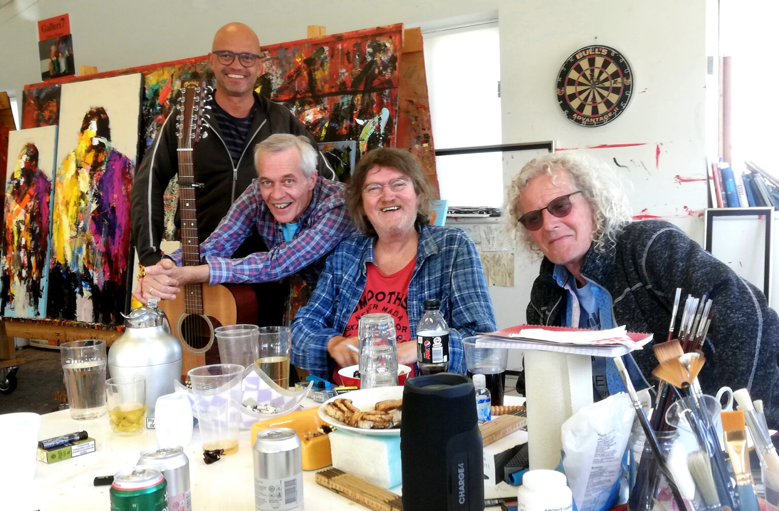 Danser med Drenge hylder afdøde kammerater på nyt album