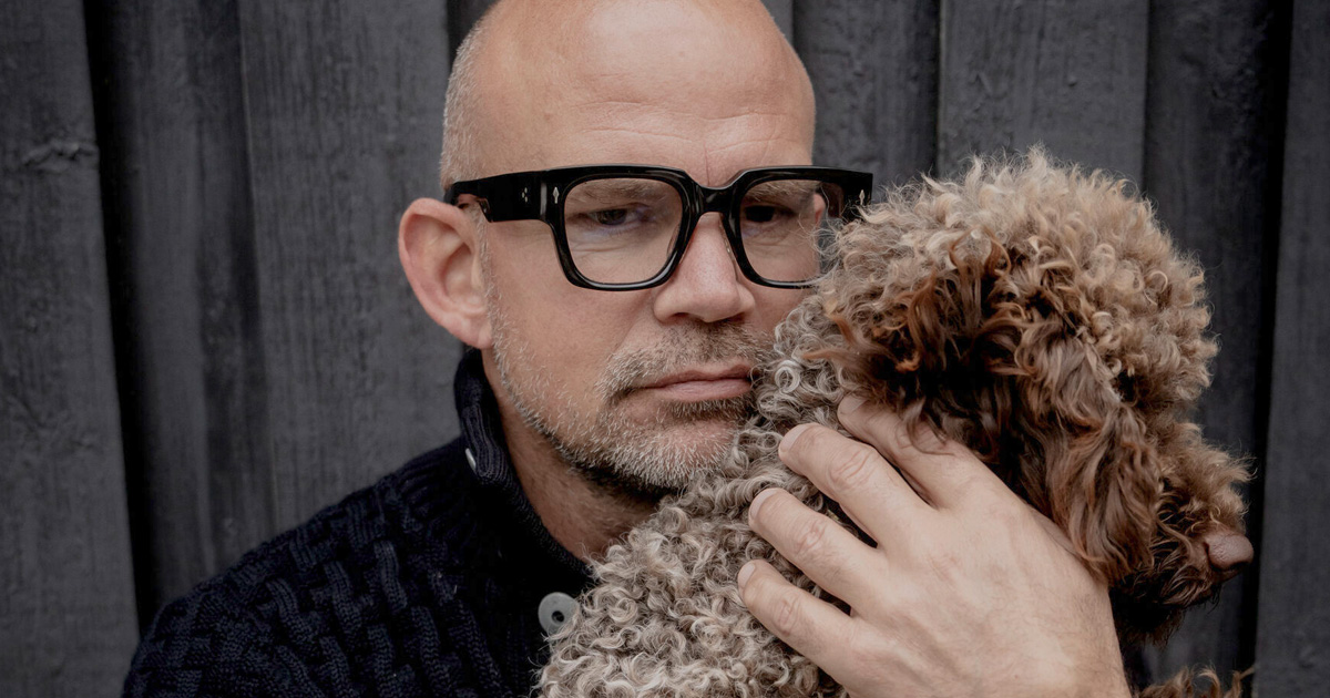 På billedet ses Jesper Vollmer med sin hund Carla.