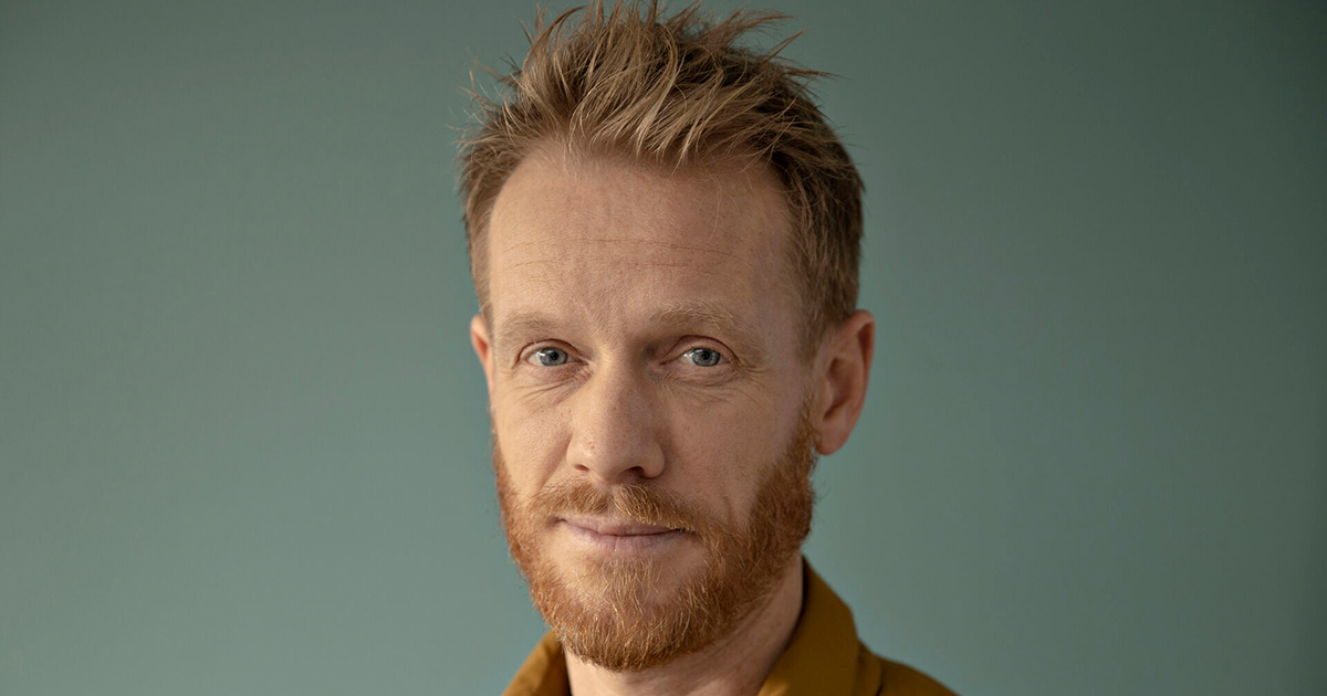DR-værten Tobias Hansen har mødt sin redningskvinde under et interview i Aftenshowet.