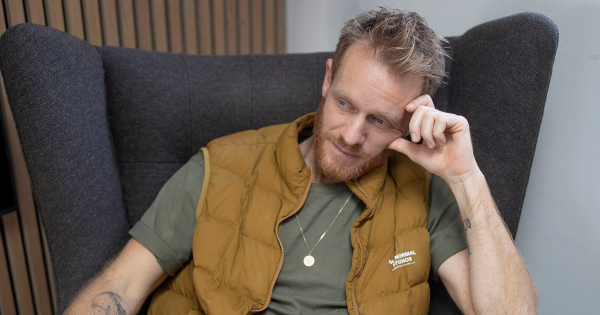 DR-værten Tobias Hansen forsøgte at flygte fra hospitalet, da han var indlagt efter sit hjertestop.