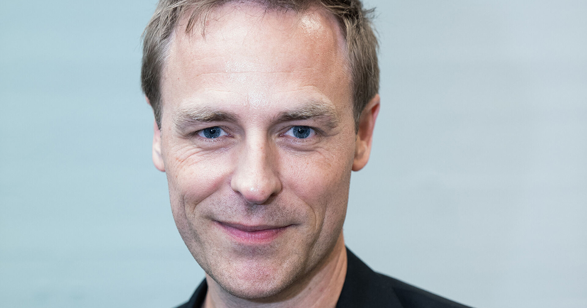 TV-værten Kristian Bech vender nu tilbage med nye afsnit af 'Som sunket i jorden'.
