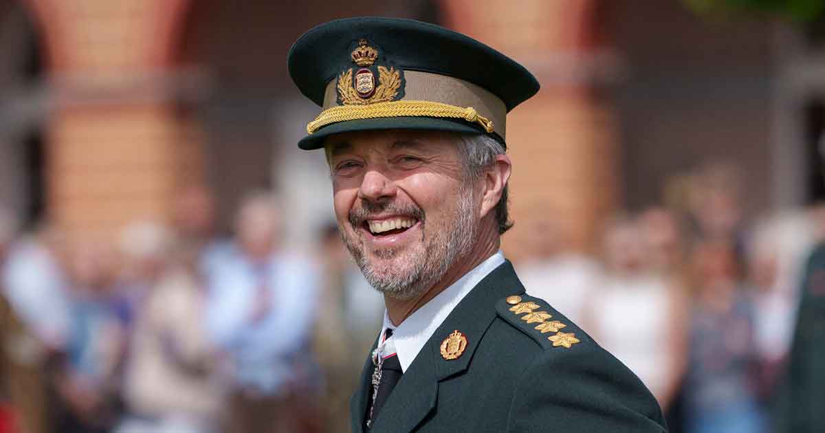 Kong Frederik tager imod Ukraines præsident.