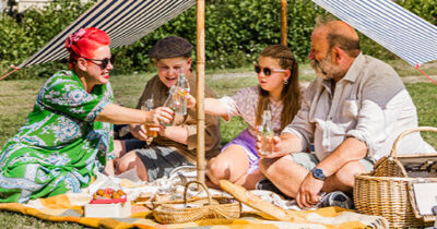 Dick og Angel Strawbridge fortæller om deres sommertraditioner.