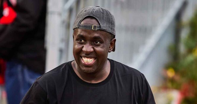Melvin Kakooza er ude med en god nyhed.