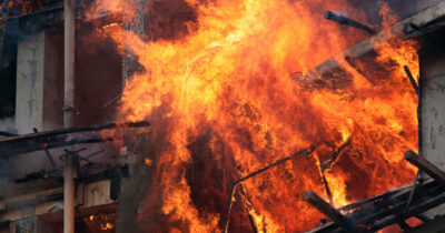 Hus i flammer
