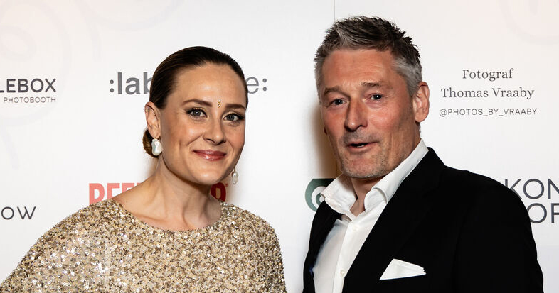 Mette Bluhme Rieck sammen med sin forlovede Kasper Nielsen.