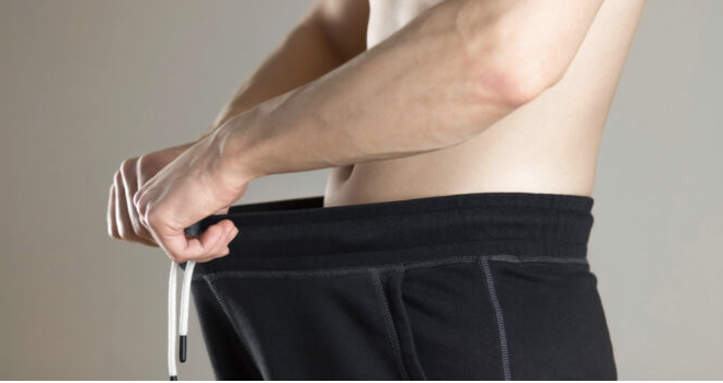 Mænd har for vane at have hånden i bukserne.