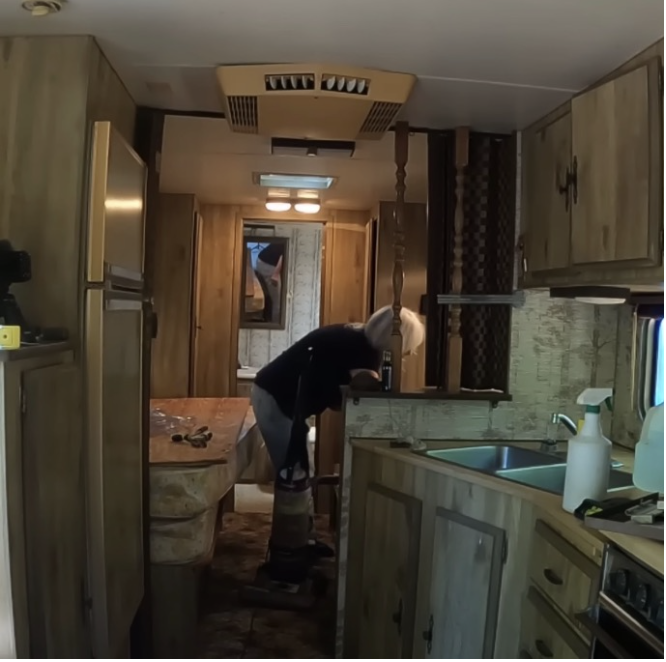 Mama V har bygget sin egen campingvogn. 