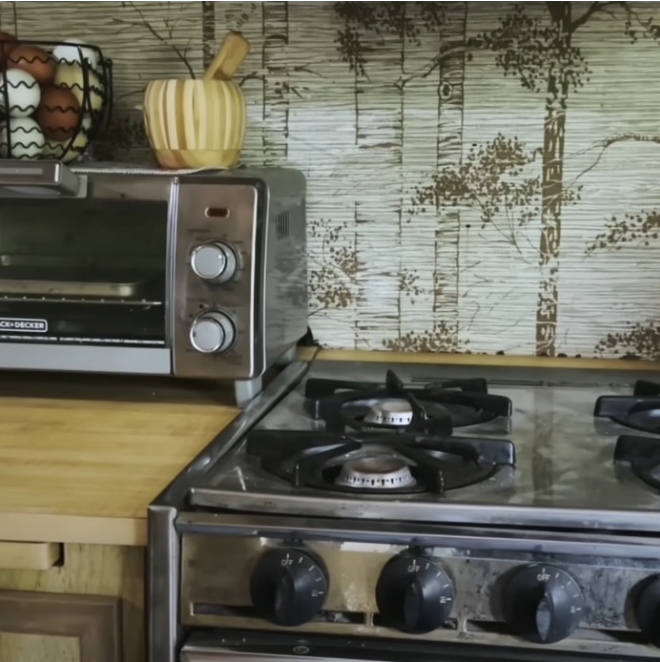 Mama V har bygget sig egen campingvogn. 