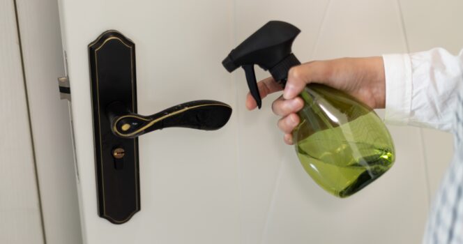 Spray på dør