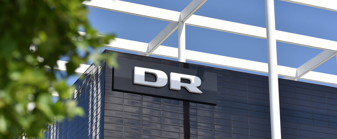 DR, logo