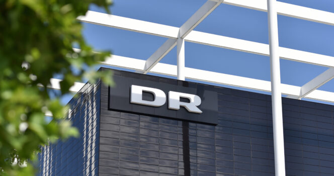 DR, logo