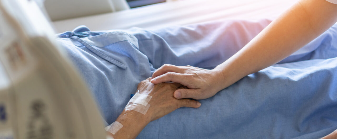Hånd i hospitals seng