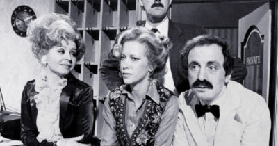 Il cast degli attori di Fawlty Towers Prunella Scales, Connie Booth, John Cleese e Andrew Sachs.