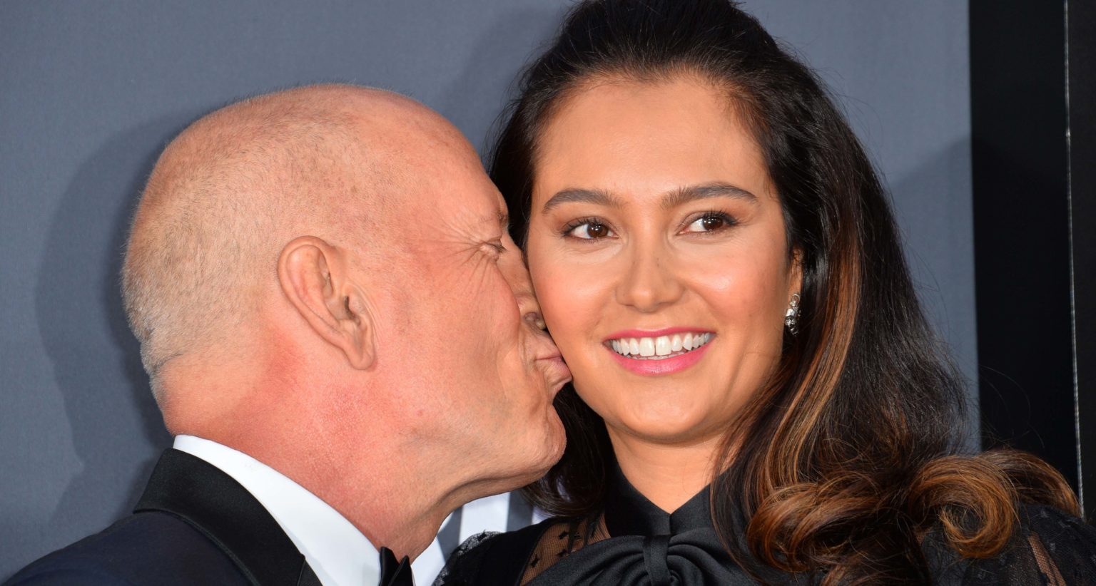 come sta bruce willis parla la moglie emma da Newsner.it come sta bruce willis parla la moglie emma