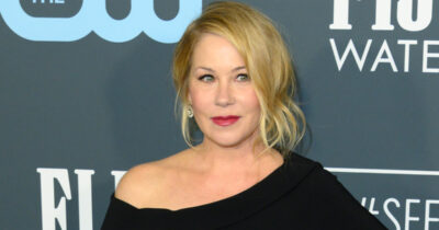 Christina Applegate ha rivelato di aver lasciato Brad Pitt agli MTV Video Music Awards del 1989 per il frontman degli Skid Row, Sebastian Bach. Credito: Shutterstock