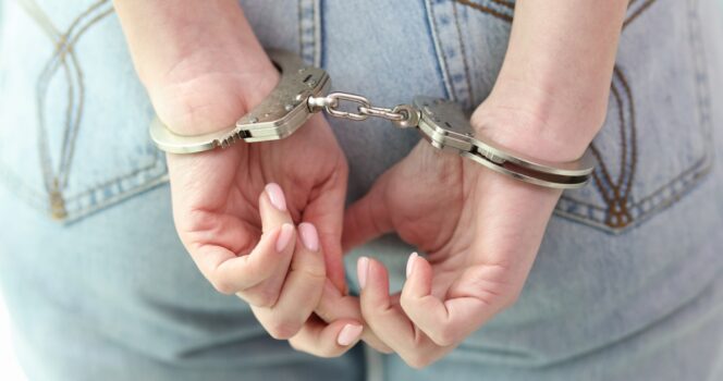 bimba di 5 anni muore in vacanza 8211 arrestati i genitori da Newsner.it bimba di 5 anni muore in vacanza 8211 arrestati i genitori