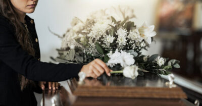 bloemen op kist
