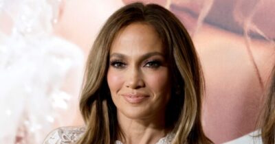 Jennifer Lopez close