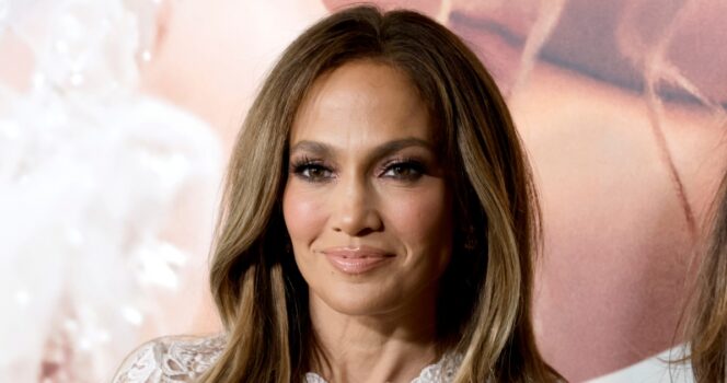 Jennifer Lopez close