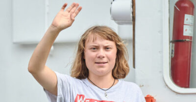 Greta zwaait