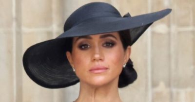meghan markle zwarte hoed