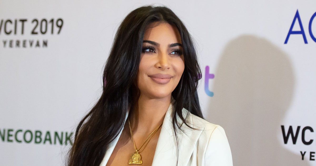 kim kardashian lacht