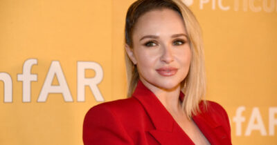 hayden panettiere poseert