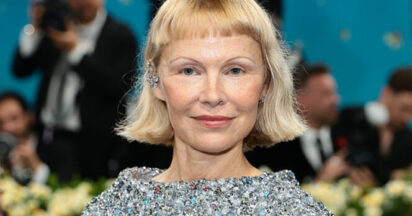 Pamela Anderson métamorphosée au Met Gala 2025