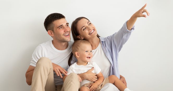 Un homme, une femme et un bébé